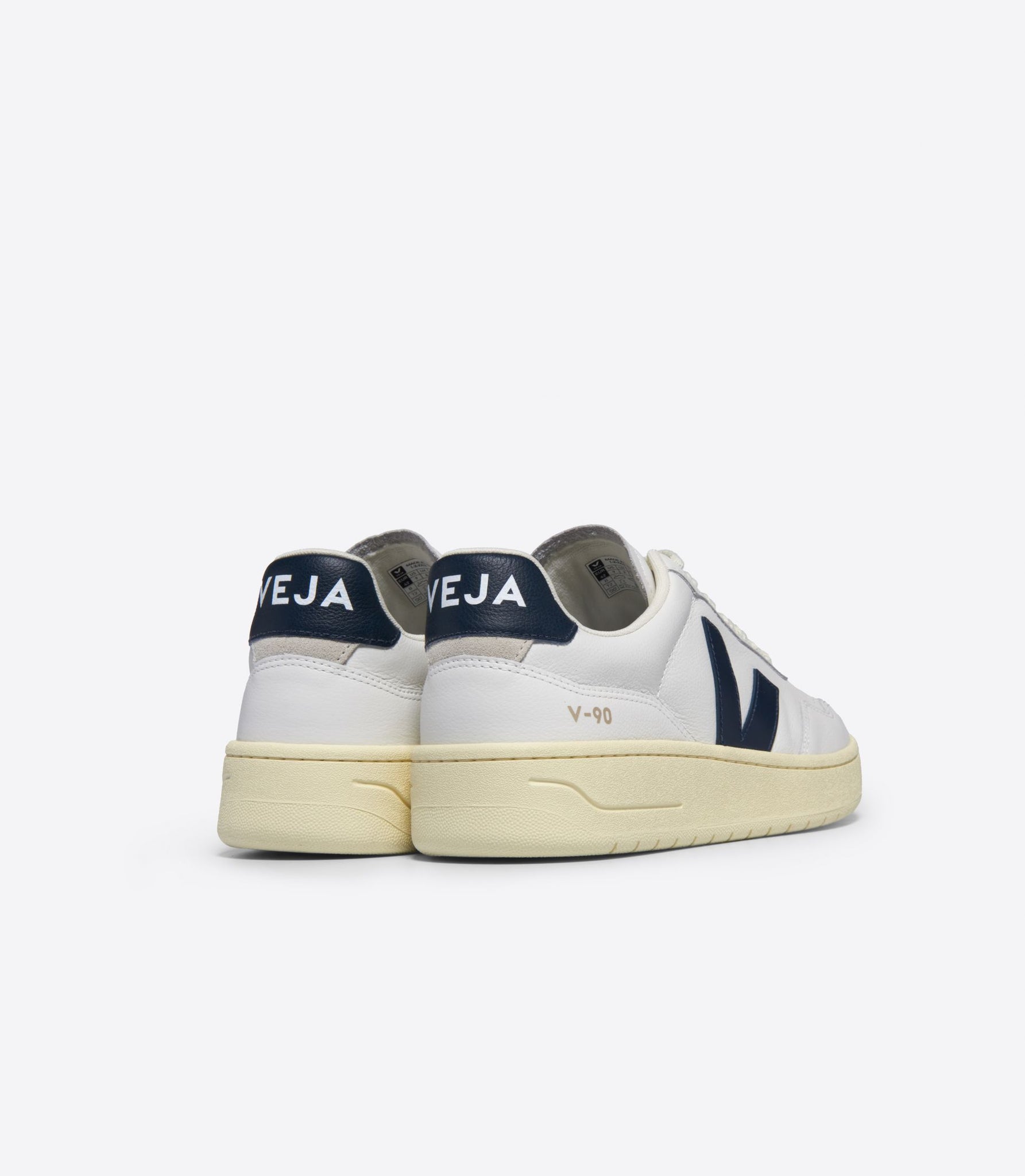 Veja V-90 Pierre Sneakers aus Leder in Weiß