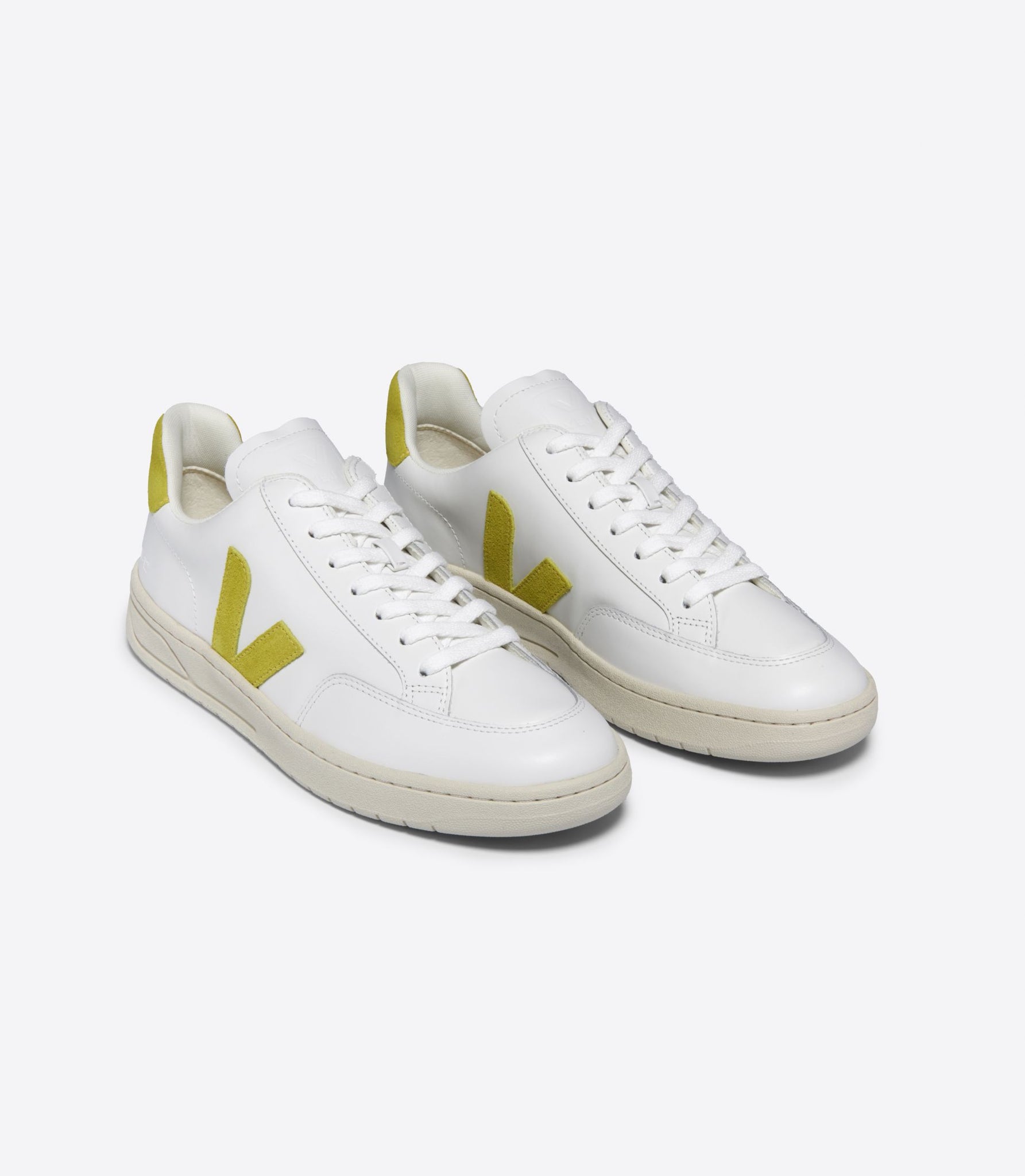 VEJA V-12 Leder-Sneaker in Weiß