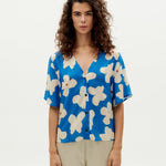 Blusa Thinking Mu Azul Flores Butterfly Libelula - ECRU