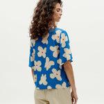 Blusa Thinking Mu Azul Flores Butterfly Libelula - ECRU