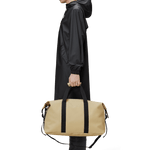 Bolso RAINS Hilo Weekend Bag Sand - ECRU