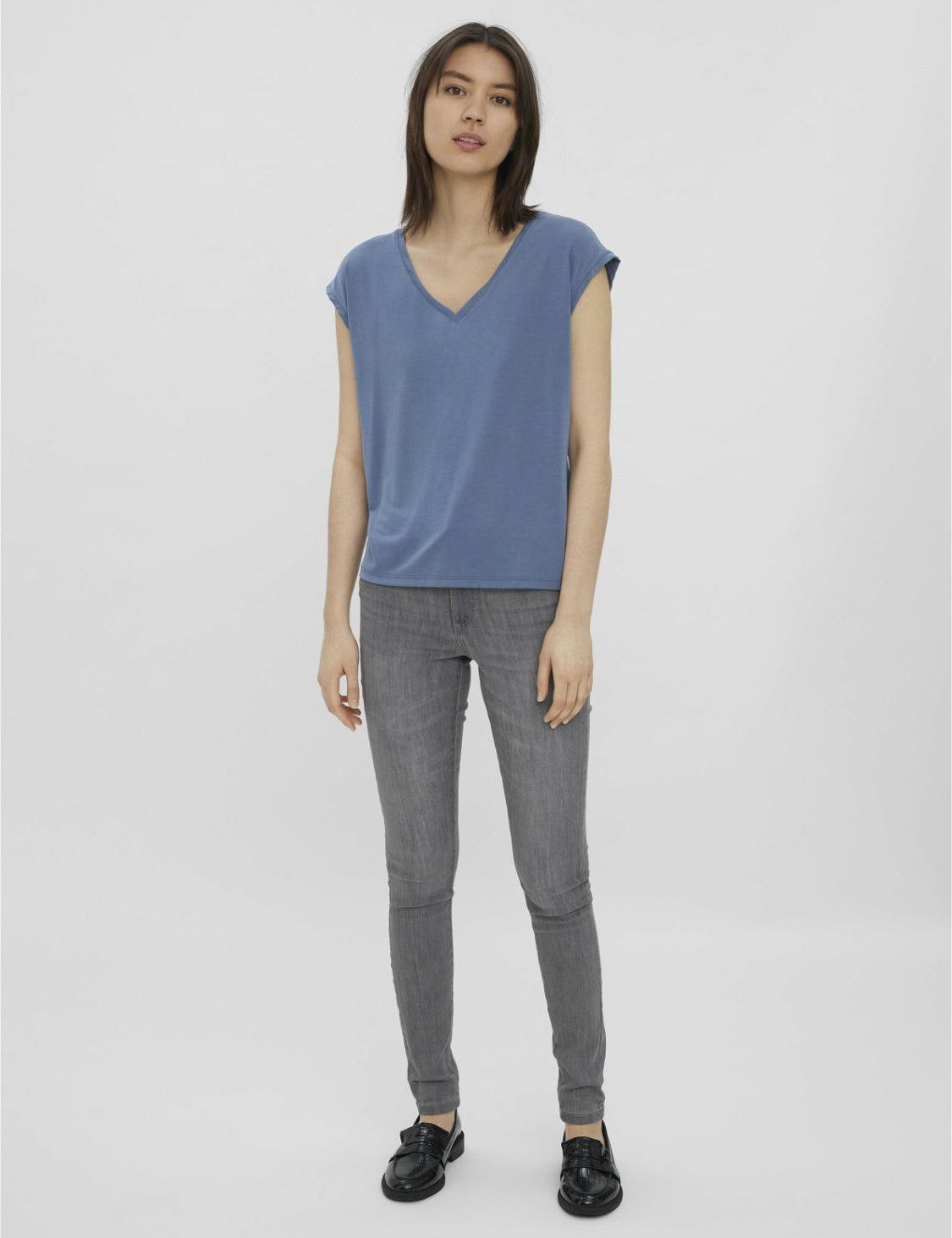 Camiseta Filli Básica de Mujer Vero Moda Cuello Pico China Blue - ECRU