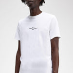 Camiseta Fred Perry Bordada M4580 Blanca - ECRU