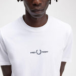 Camiseta Fred Perry Bordada M4580 Blanca - ECRU