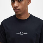 Camiseta Fred Perry Bordada M4580 Negra - ECRU