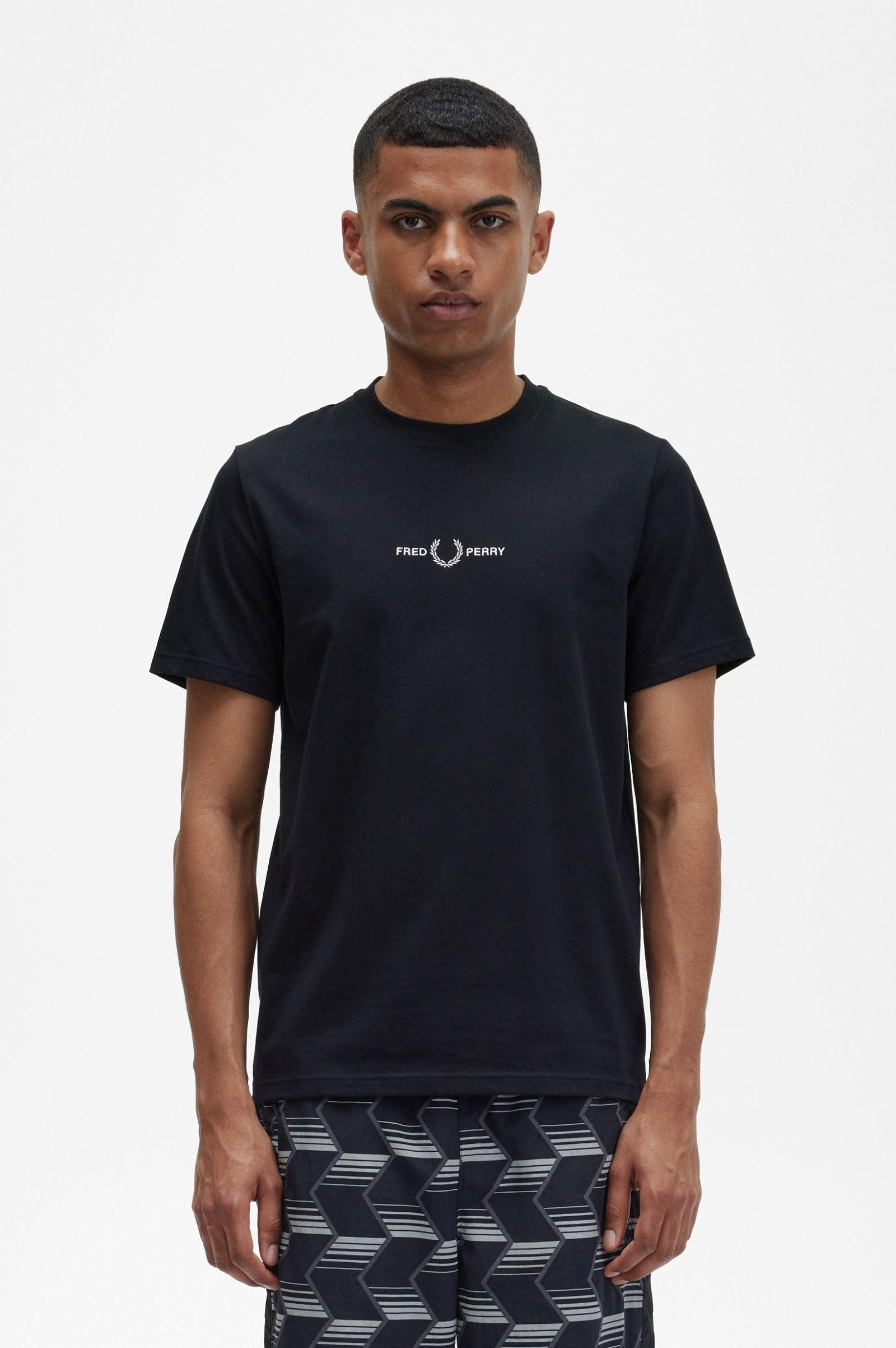 Camiseta Fred Perry Bordada M4580 Negra - ECRU