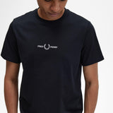 Camiseta Fred Perry Bordada M4580 Negra - ECRU