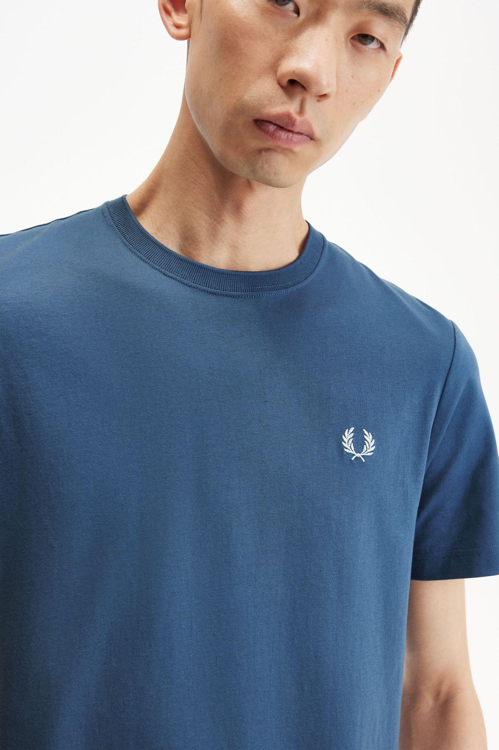 Camiseta Fred Perry M1600 Azul Medianoche - ECRU