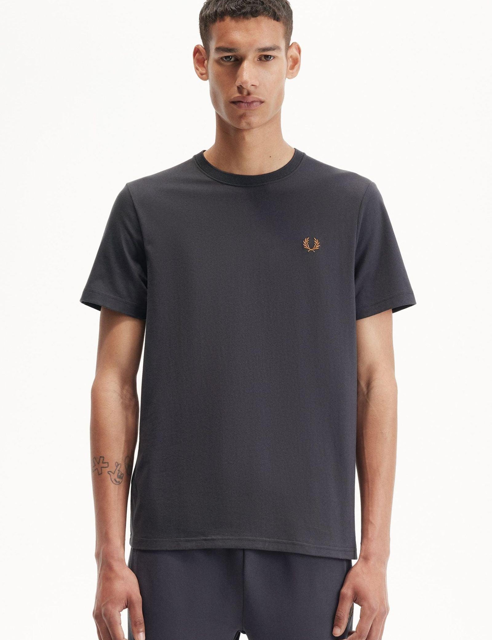 Camiseta Fred Perry M1600 Gris Ancla Caramelo Oscuro - ECRU