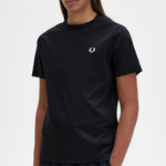 Camiseta Fred Perry M1600 Negra - ECRU