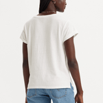 Camiseta Levi's® Margot Pocket Hibiscus Peek Cloud Dancer - ECRU