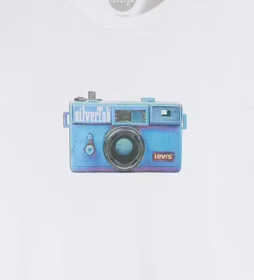 Camiseta Levi's® Relaxed Fit Camera - ECRU