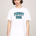 Camiseta Tommy Jeans Varsity con Logo - ECRU