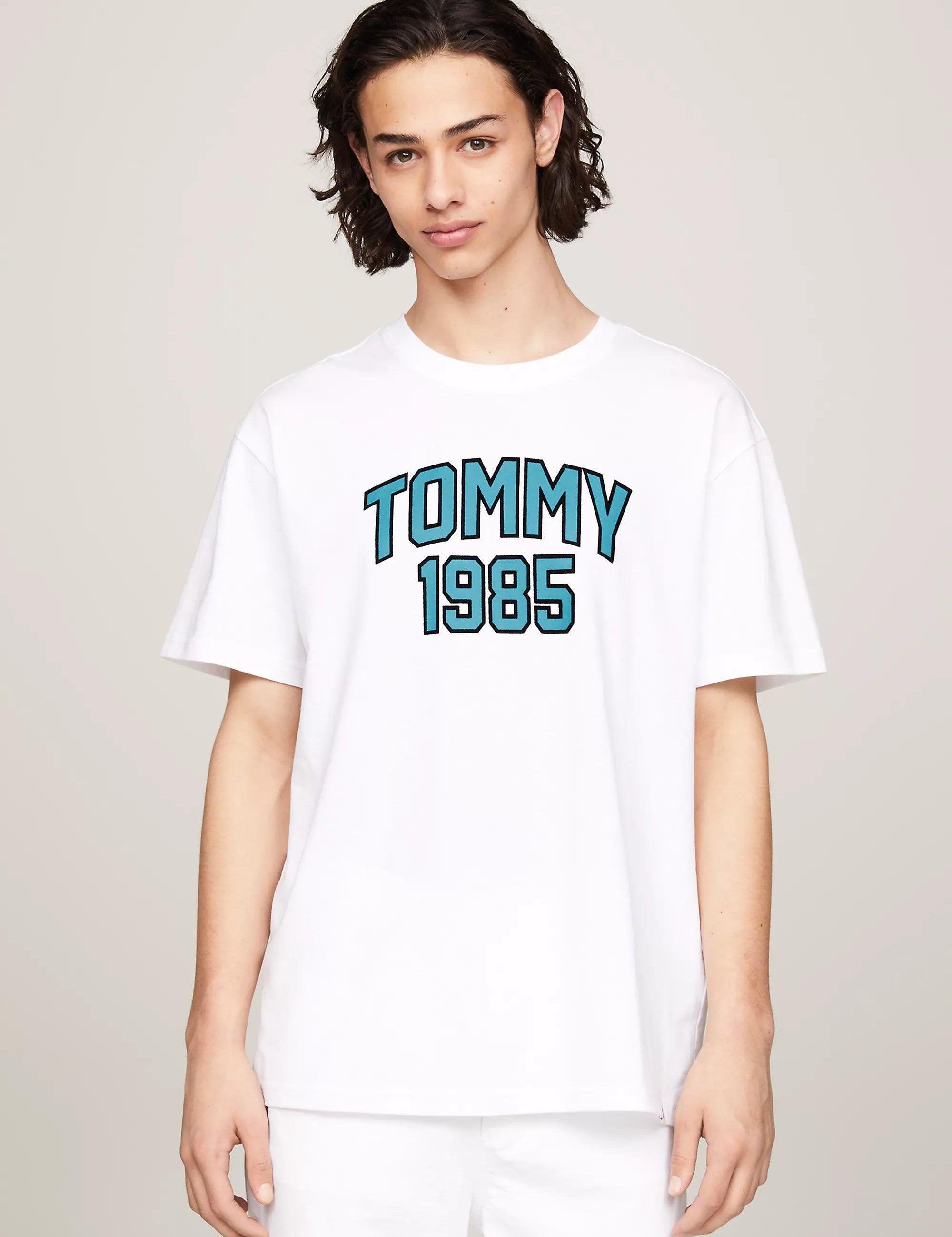 Camiseta Tommy Jeans Varsity con Logo - ECRU