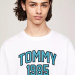 Camiseta Tommy Jeans Varsity con Logo - ECRU