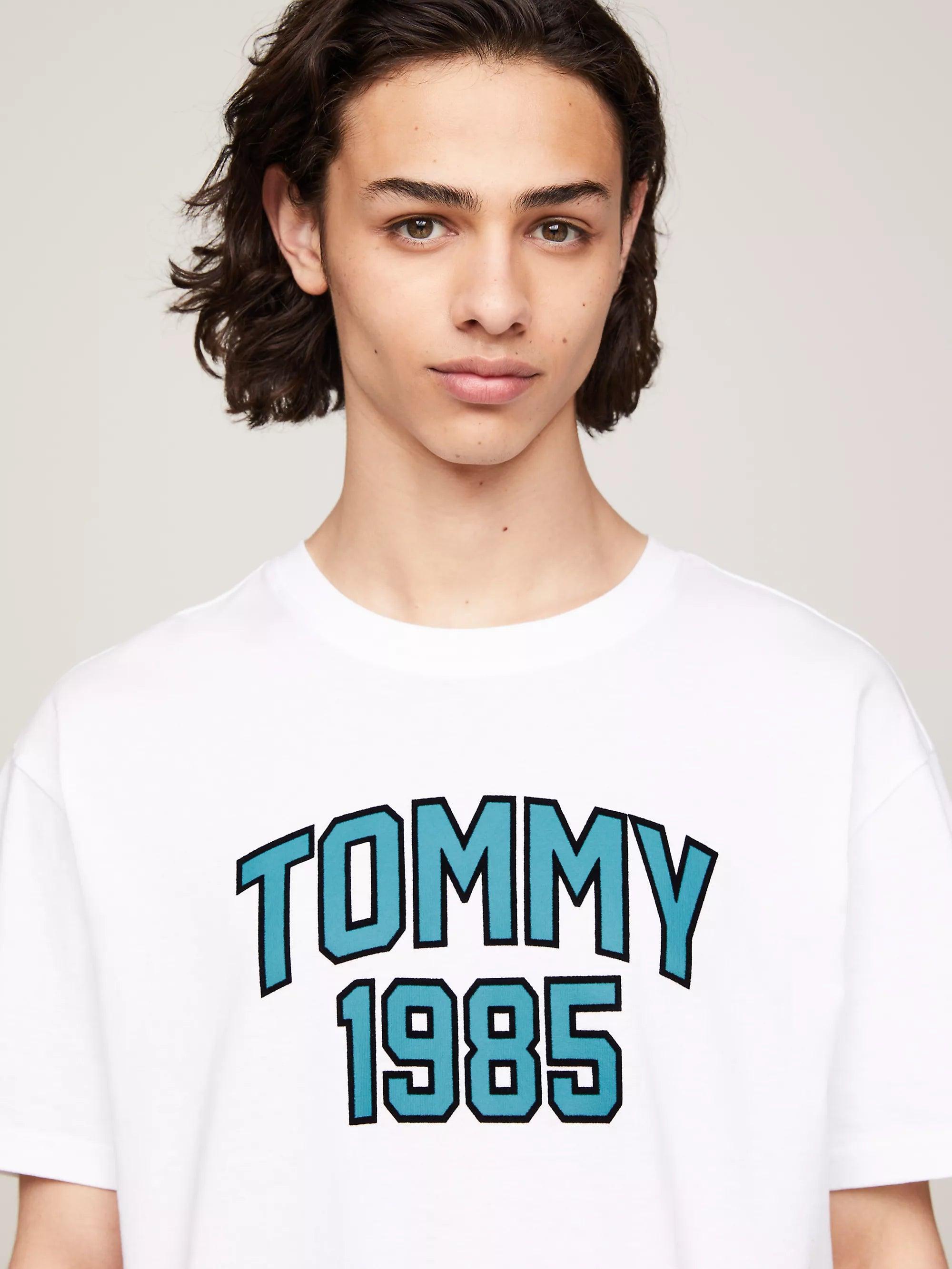 Camiseta Tommy Jeans Varsity con Logo - ECRU