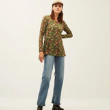 Camiseta Xantik Easy Green Flower Garden - ECRU