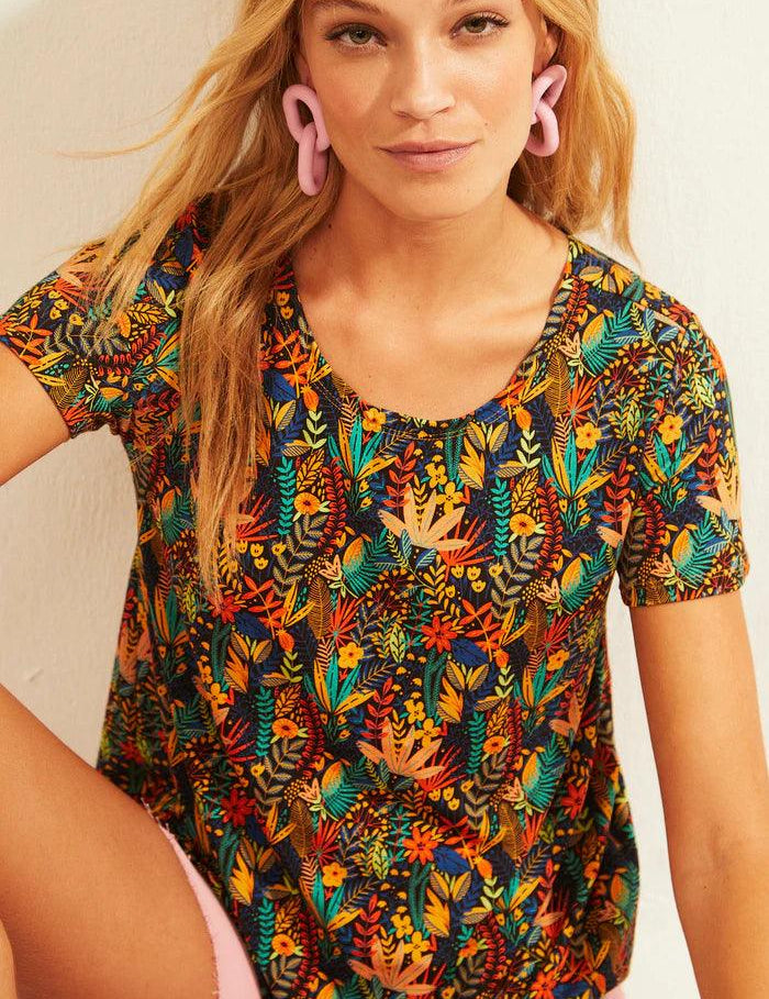 Camiseta Xantik Easy M/C Navy WildFlower - ECRU