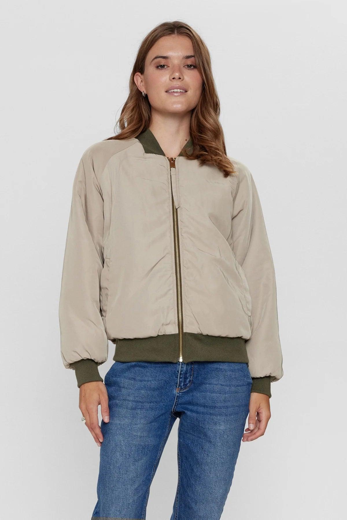 Chaqueta Nümph Bomber Nuetera Reversible Ivy Green - ECRU