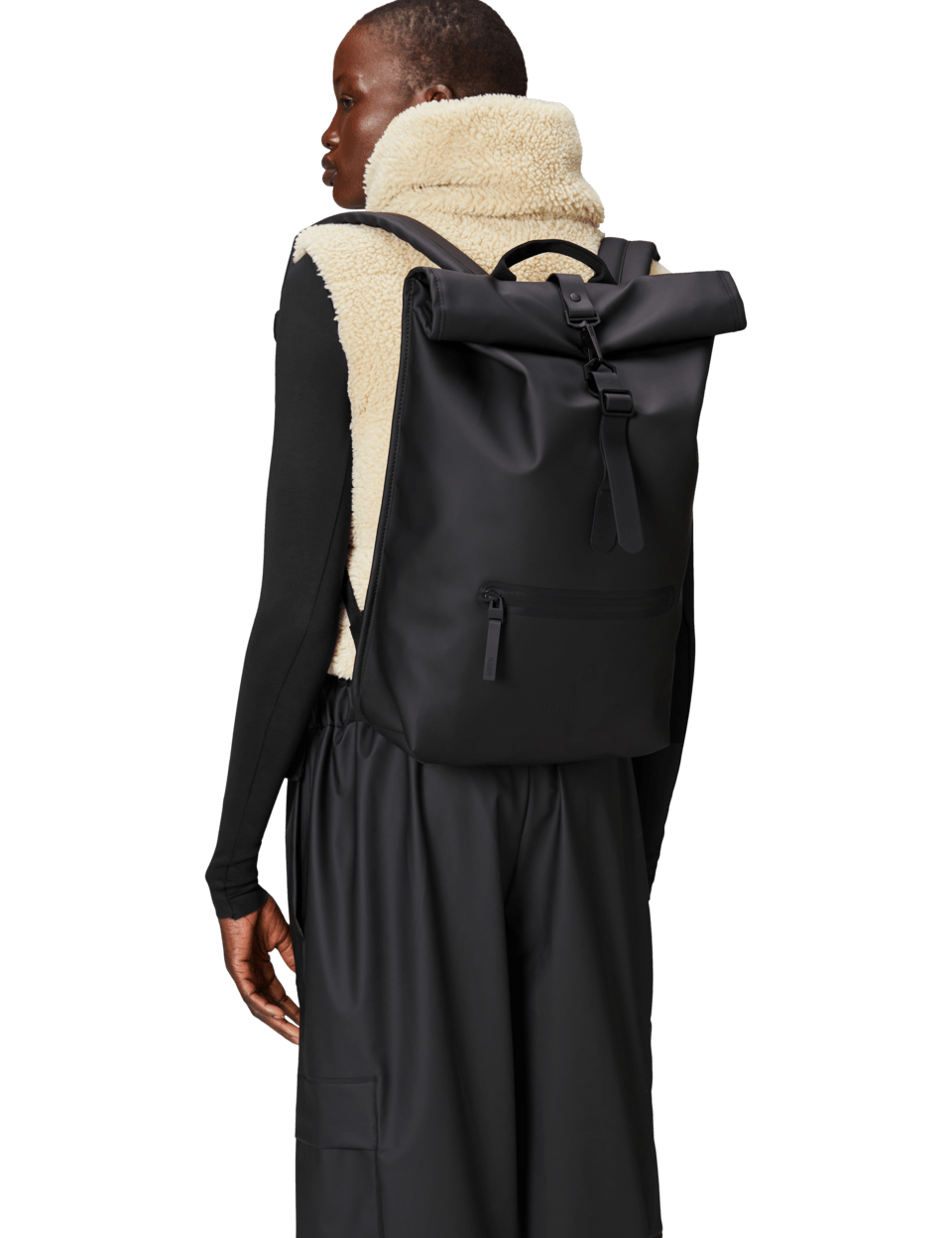 Mochila Rains Rolltop Rucksack Negro - ECRU