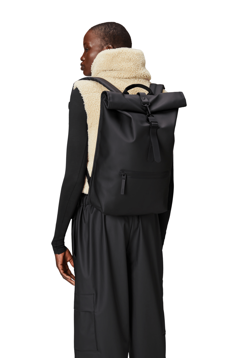 Mochila Rains Rolltop Rucksack Negro - ECRU