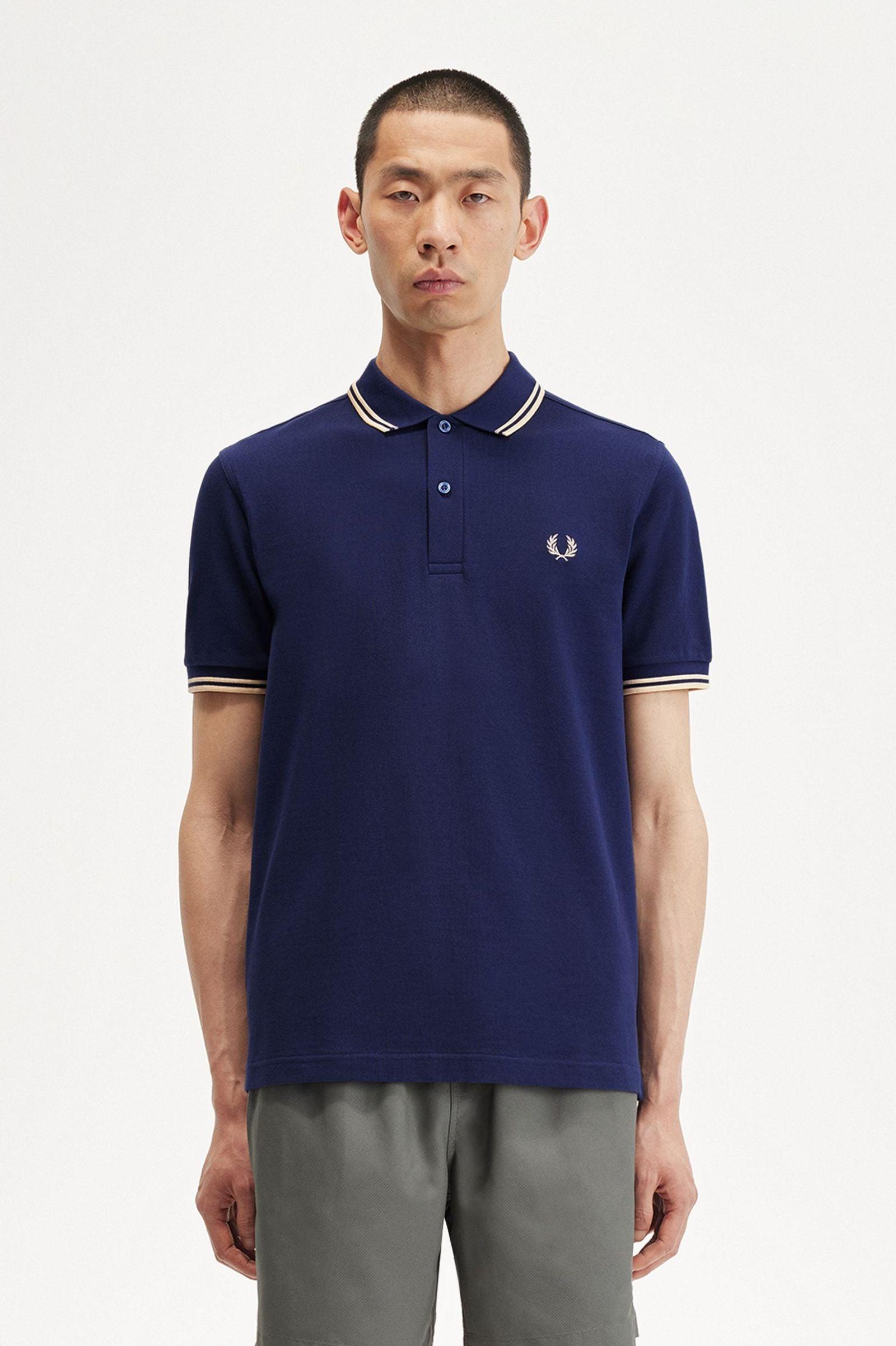 Polo Fred Perry M3600 Azul Marino Francés Helado - ECRU