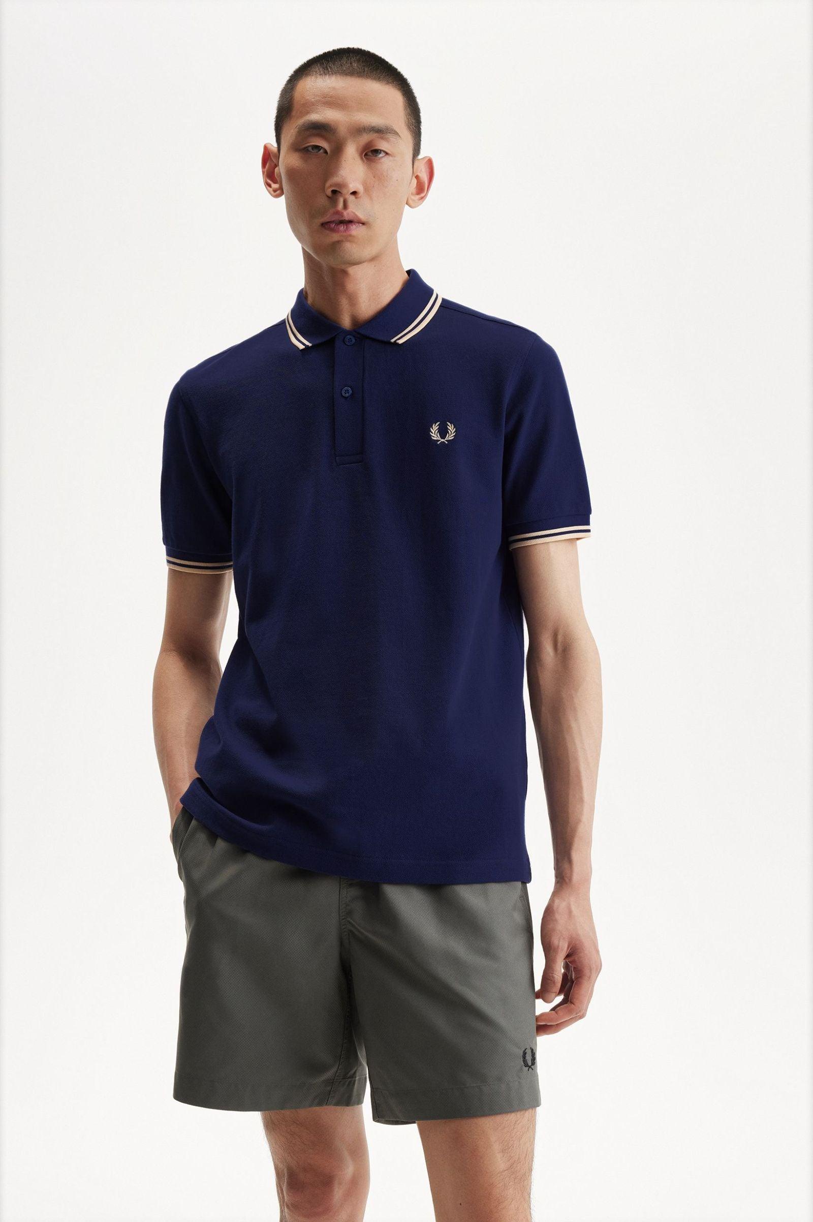 Polo Fred Perry M3600 Azul Marino Francés Helado - ECRU