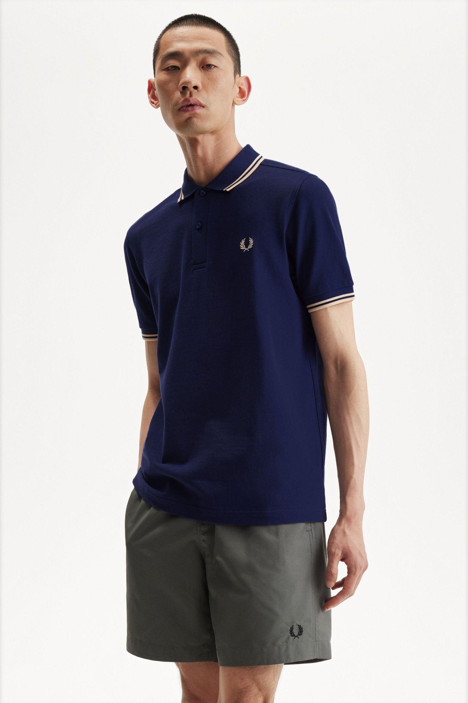 Polo Fred Perry M3600 Azul Marino Francés Helado - ECRU