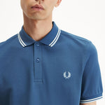 Polo Fred Perry M3600 Azul Medianoche Crudo Hielo Claro - ECRU