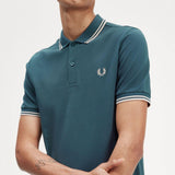 Polo Fred Perry M3600 Azul Petróleo Ostra Claro - ECRU