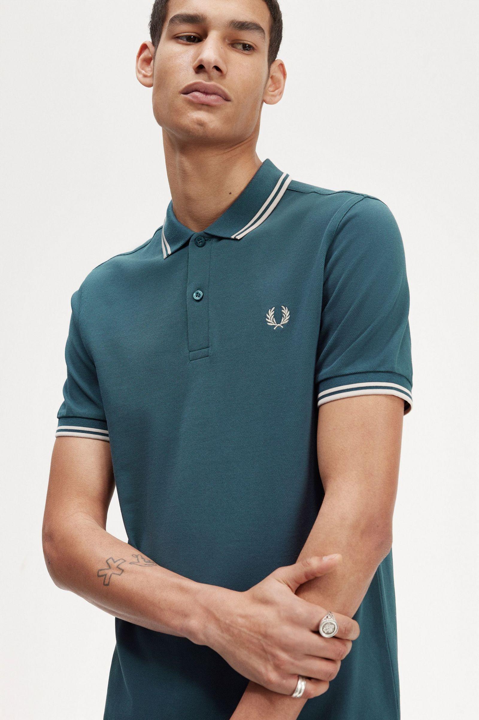 Polo Fred Perry M3600 Azul Petróleo Ostra Claro - ECRU