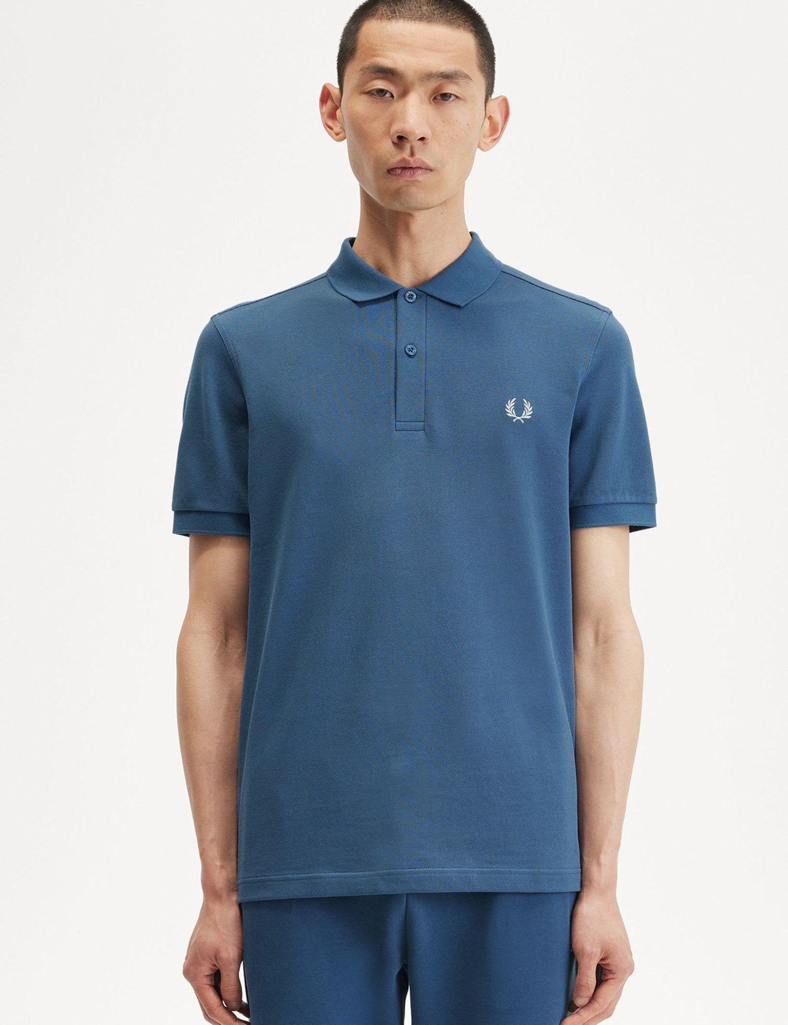 Polo Fred Perry M6000 Azul Medianoche Hielo Claro - ECRU