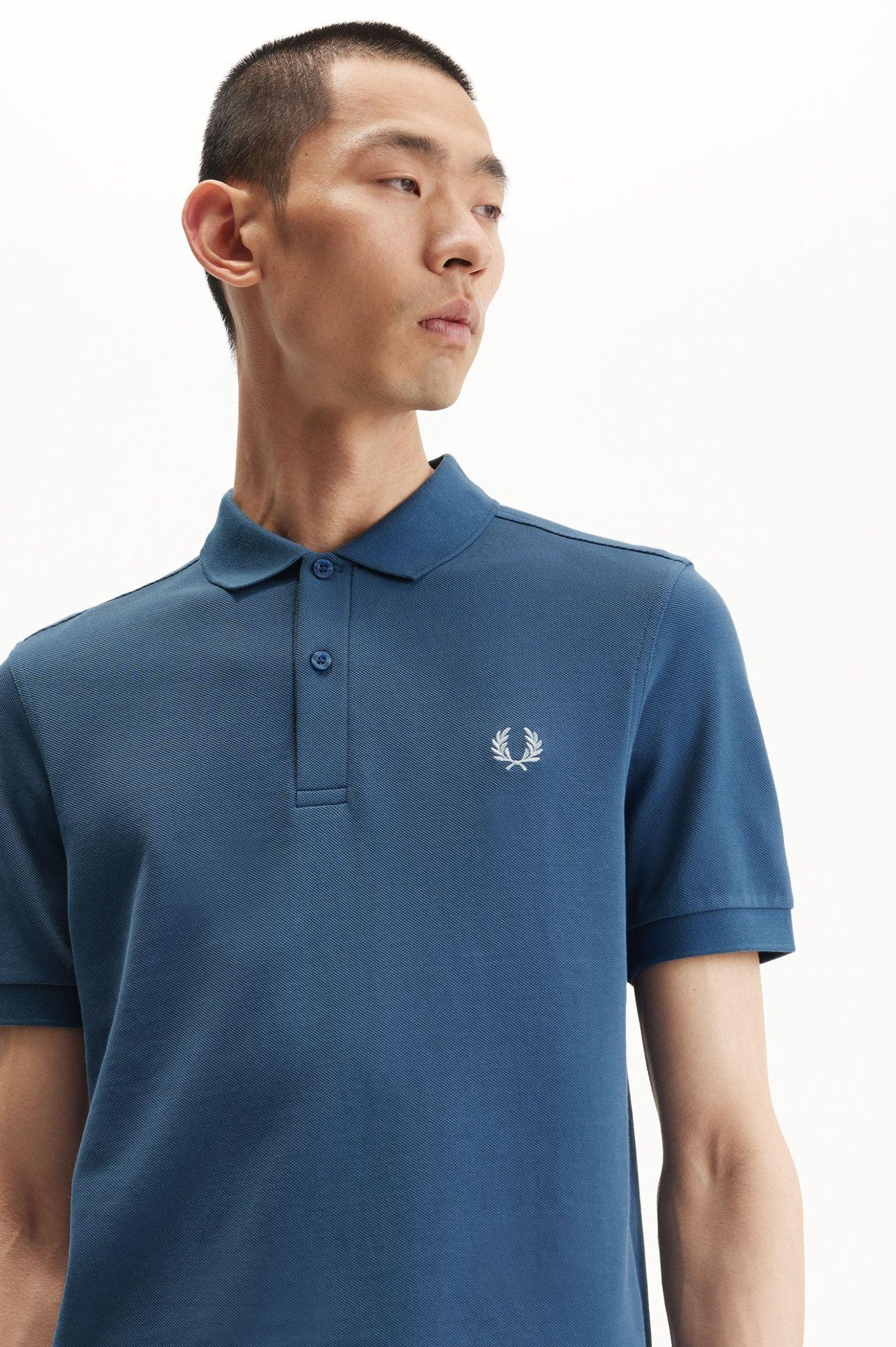 Polo Fred Perry M6000 Azul Medianoche Hielo Claro - ECRU