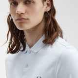 Polo Fred Perry M6000 Hielo Claro Azul Medianoche - ECRU