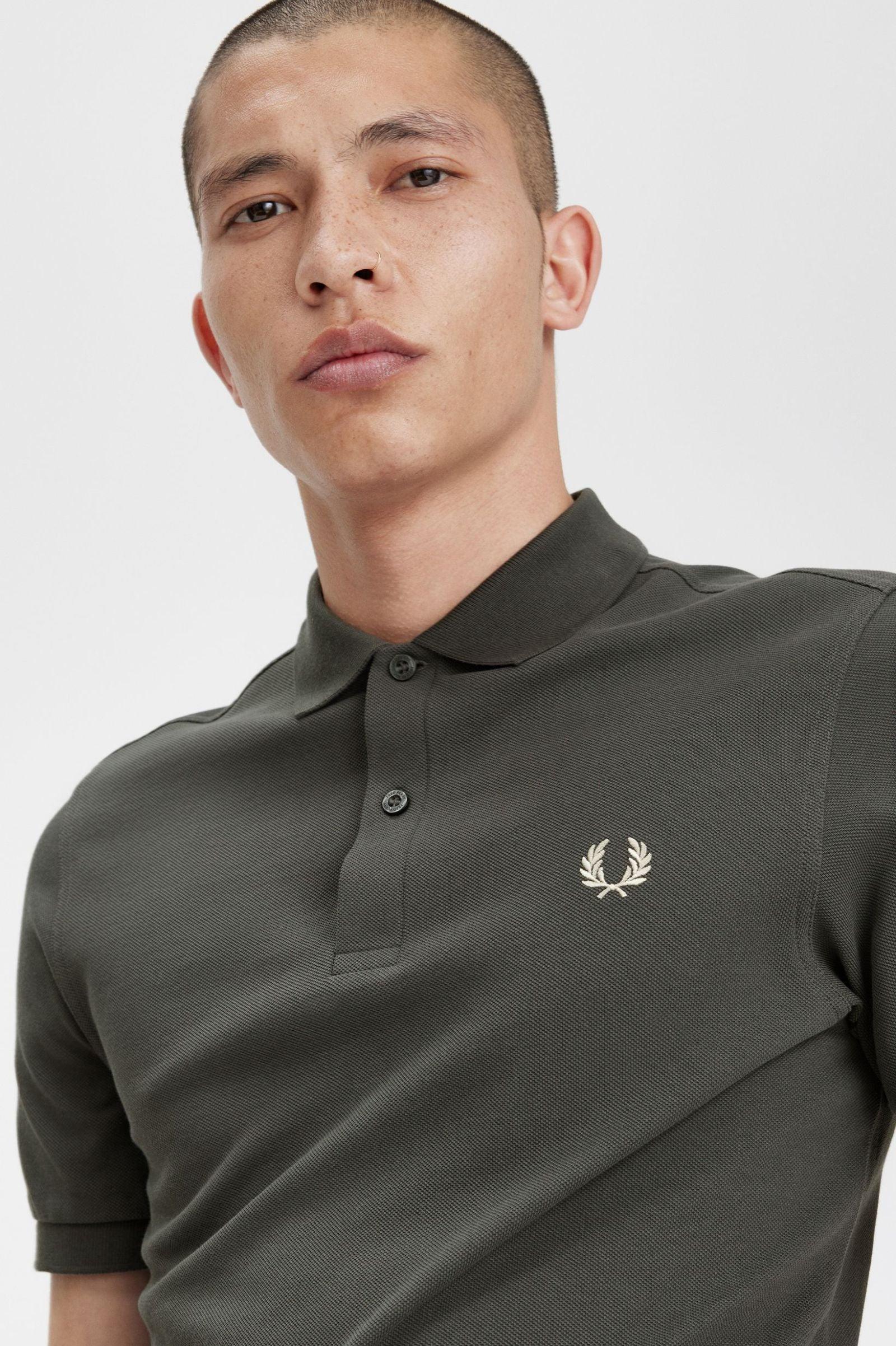 Polo Fred Perry M6000 Verde Campo Avena - ECRU