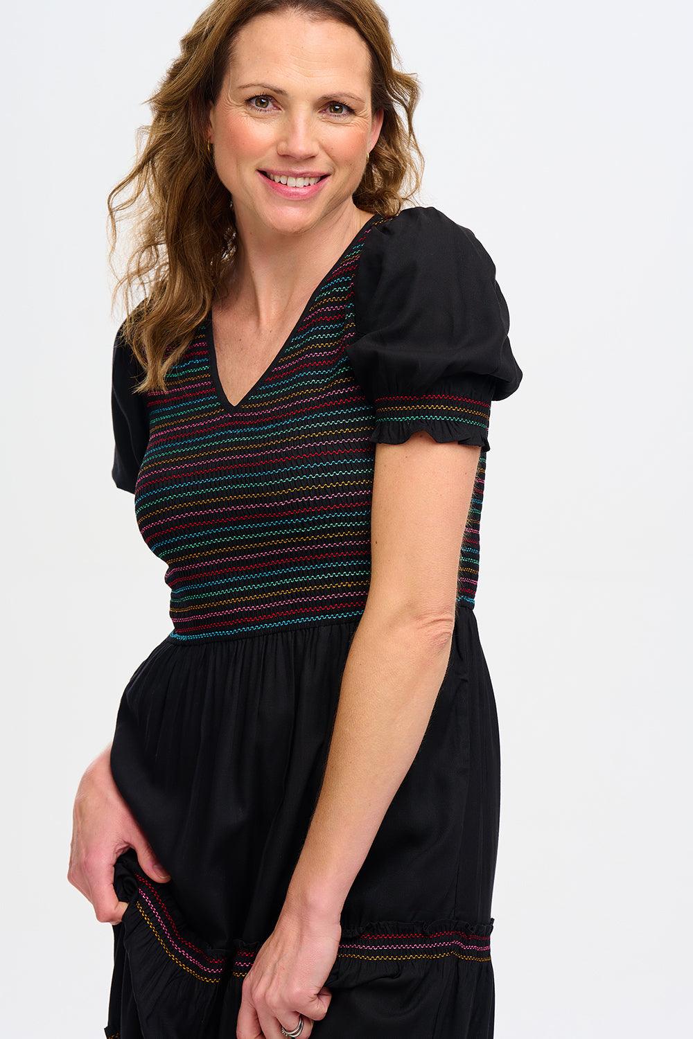 Vestido Sugarhill Harley Midi Negro Rainbow Shirring - ECRU