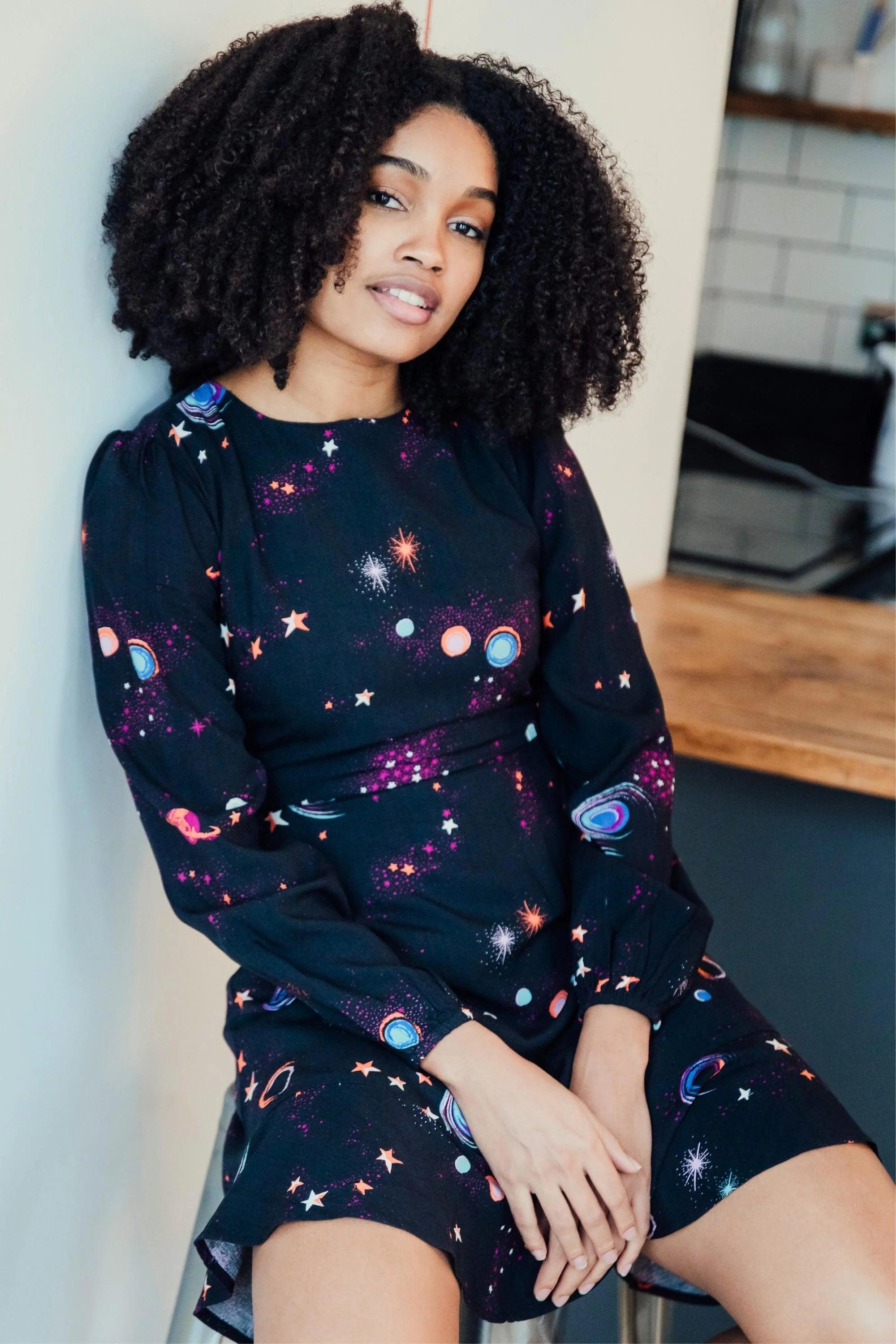 Vestido Sugarhill Juliette Black Colourful Universe - ECRU