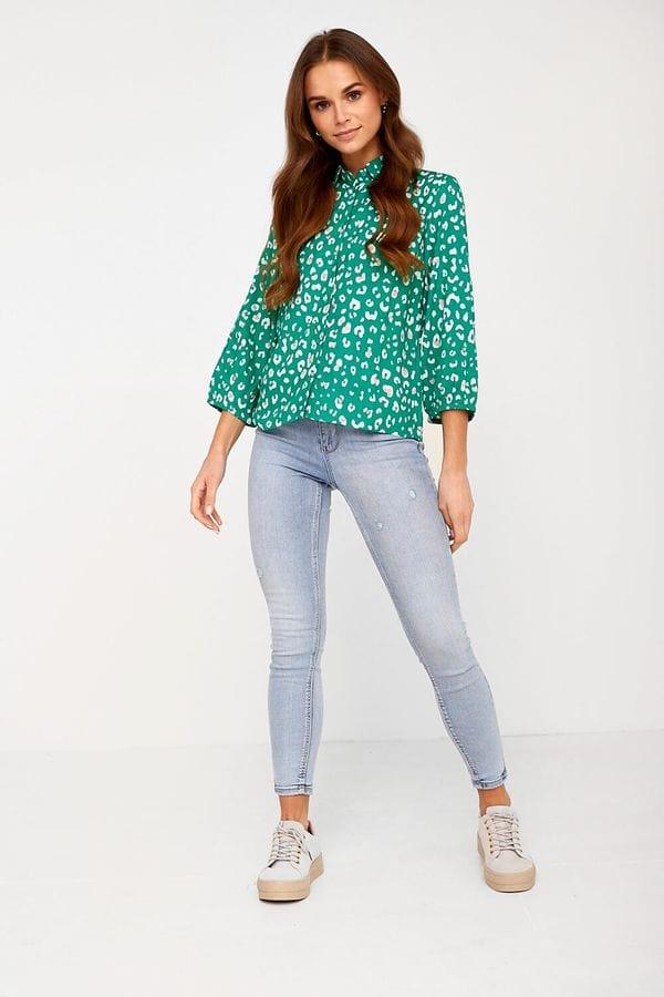 Blusa Emilia Green Leopard Love Hearts - ECRU