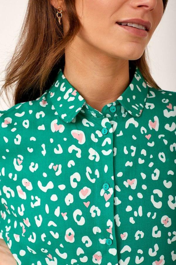 Blusa Emilia Green Leopard Love Hearts - ECRU