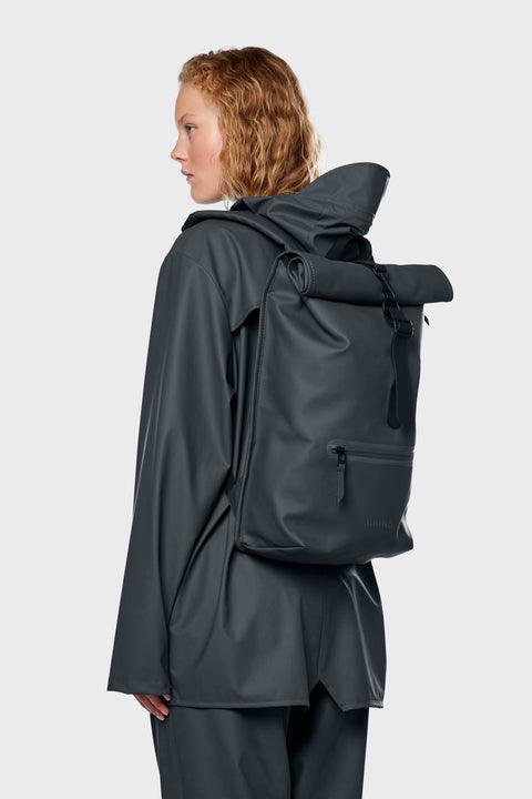 Mochila Rains Rolltop Rucksack Slate - ECRU