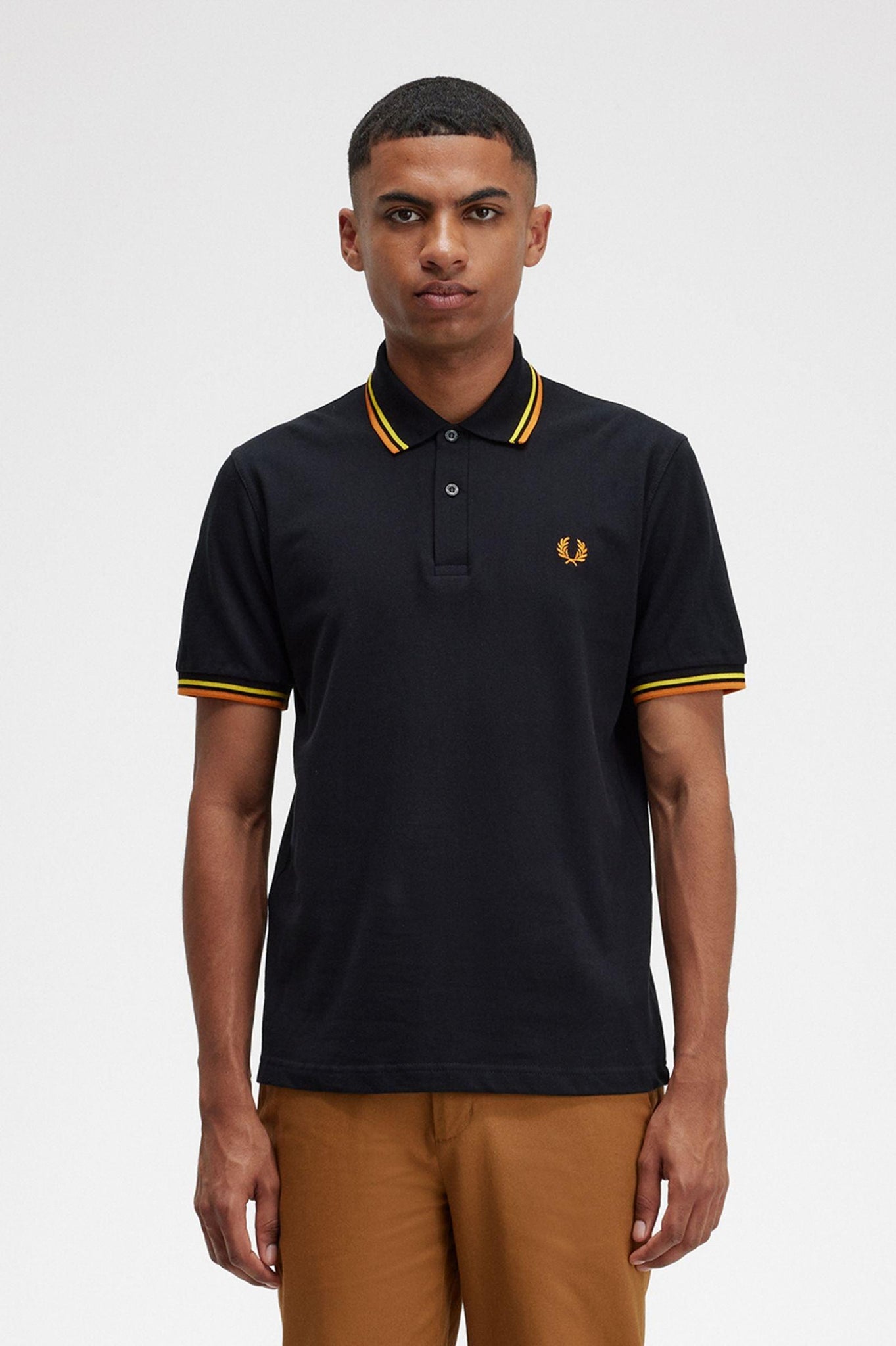 Polo Fred Perry M12 Negro Amarillo Naranja Cibernético Made In England - ECRU