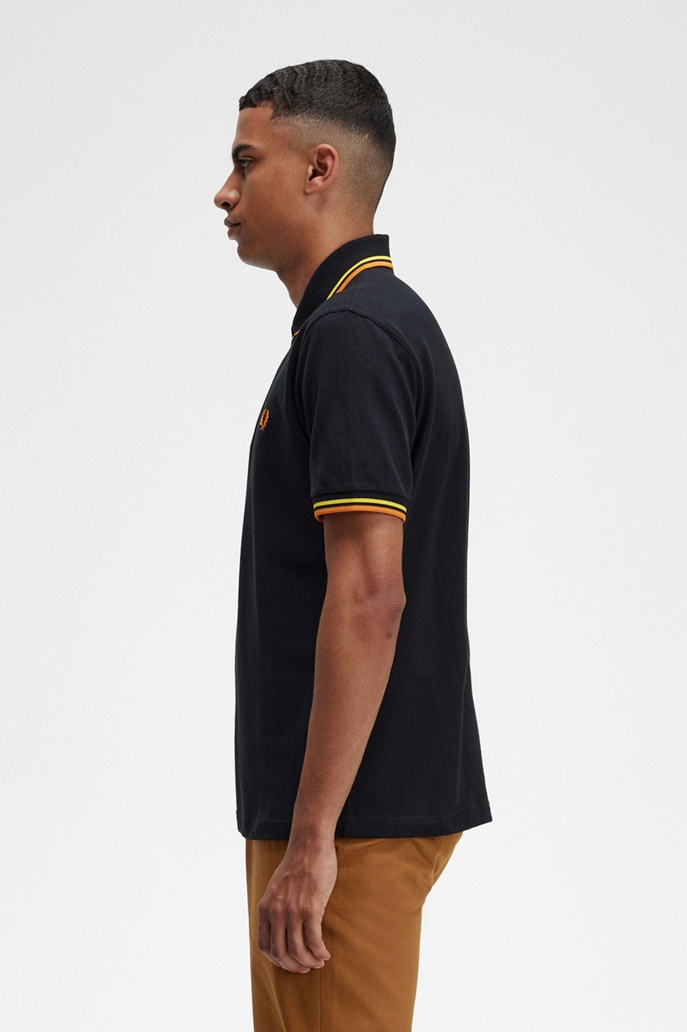 Polo Fred Perry M12 Negro Amarillo Naranja Cibernético Made In England - ECRU