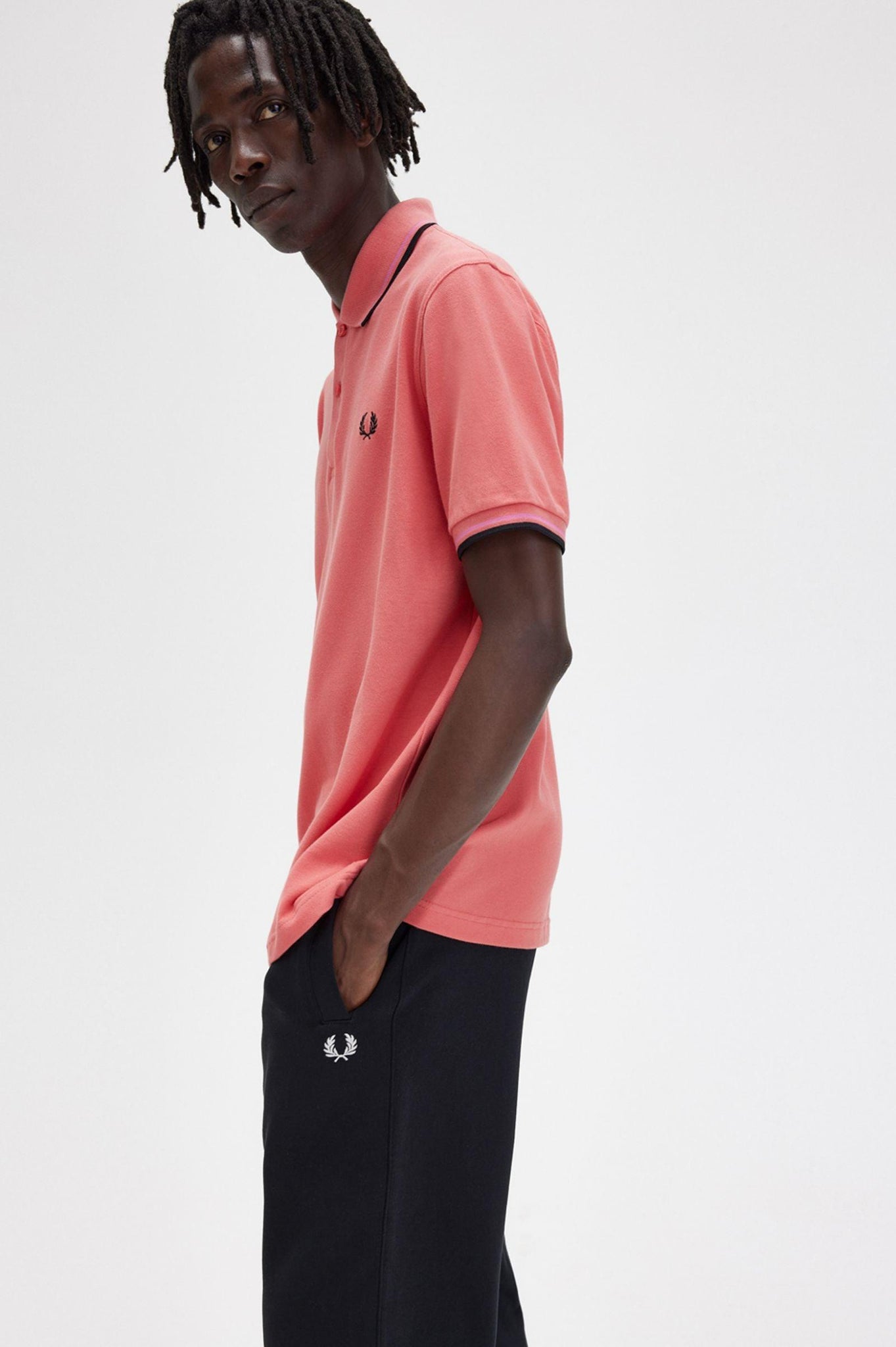 Polo Fred Perry M12 Rosa cibernético Rosa brillante Negro Made In England - ECRU